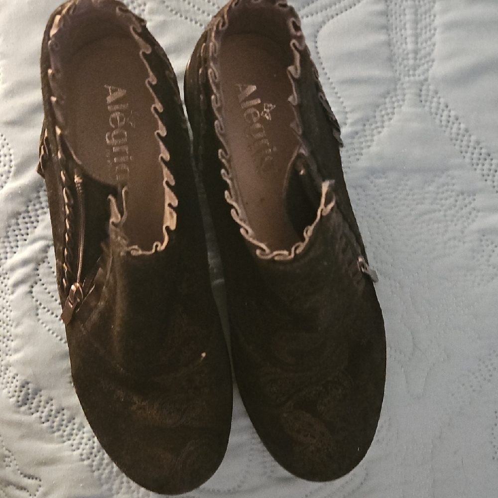 Alegria Black Mules Versatile Slip-On Clogs